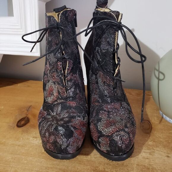 Prophecy Size US 7.5 EU 38 Floral Pattern Lace Up Side Zipper Ankle Boots Bootie - Picture 3 of 10
